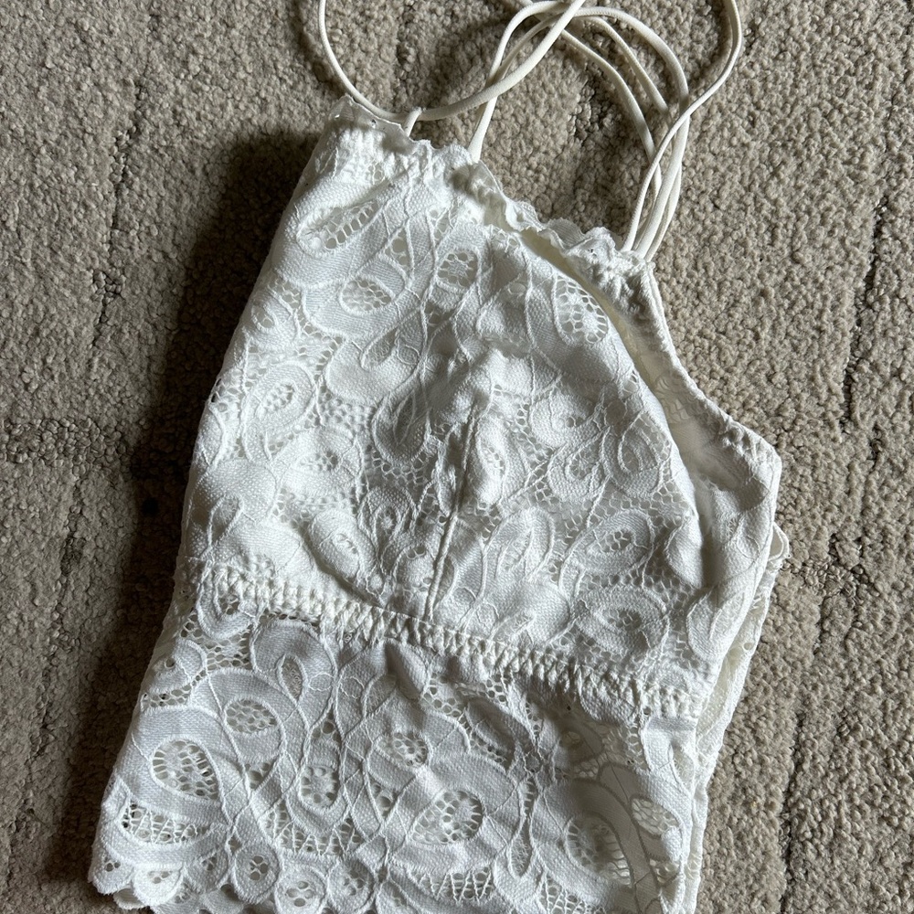 Hollister white lace bralette / summer cropped top